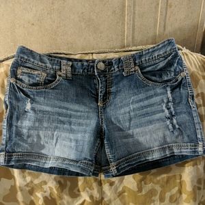 Maurice's short blue jean shorts
